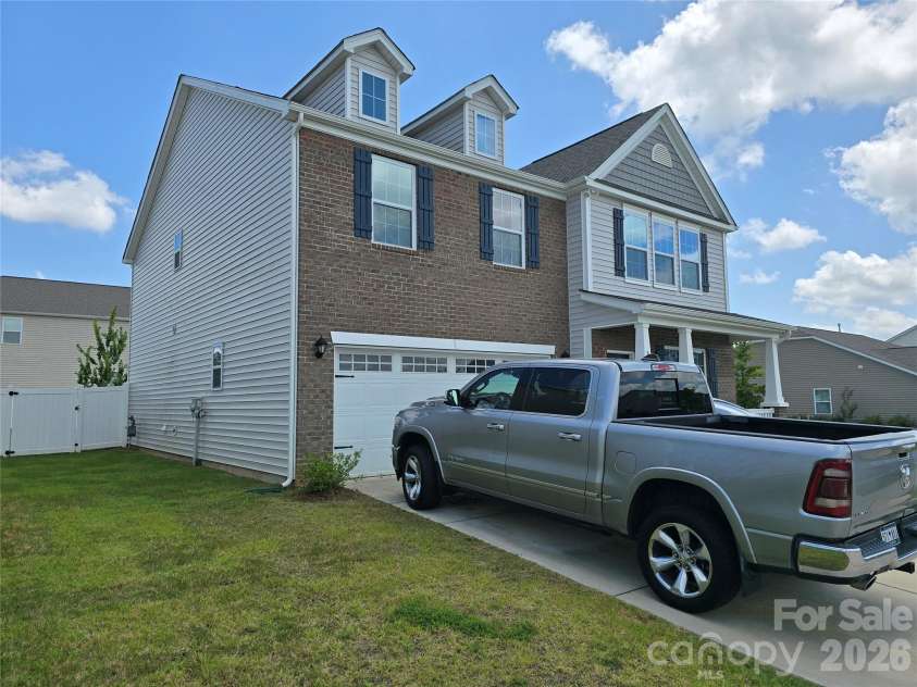 9203 Mackinaw Drive, Gastonia, NC 28056.  MLS# CAR4399994, YatesRealty ID 34806. 