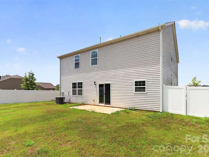 9203 Mackinaw Drive, Gastonia, NC 28056.  MLS# CAR4399994, YatesRealty ID 34806. 