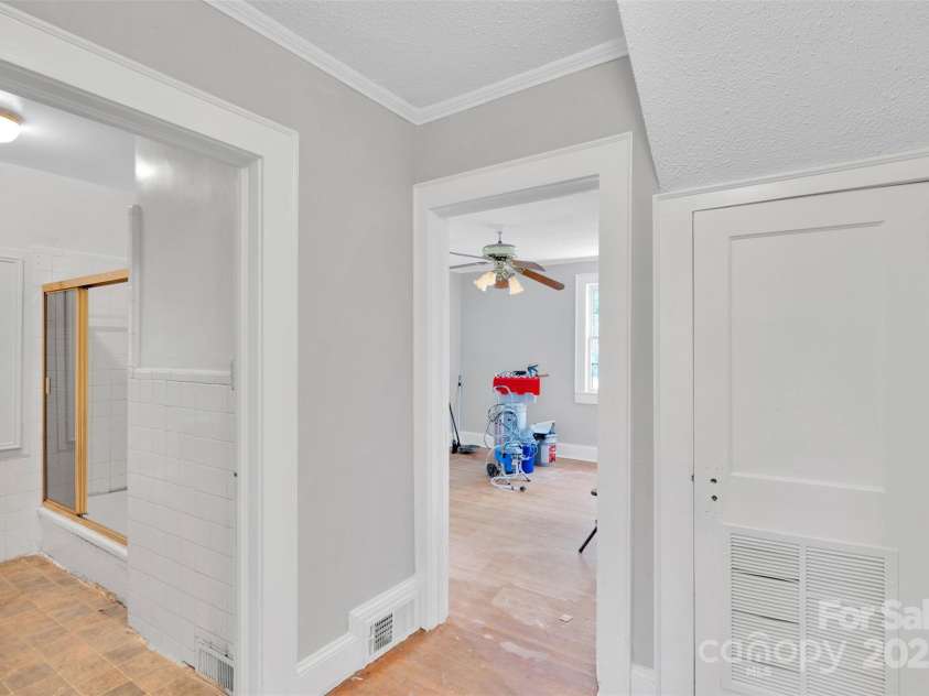 409 Gold Street, Shelby, NC 28150.  MLS# CAR4295460, YatesRealty ID 3481. 2nd Bathroom