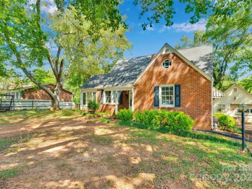 409 Gold Street, Shelby, NC 28150.  MLS# CAR4295460, YatesRealty ID 3481. 409 Gold St