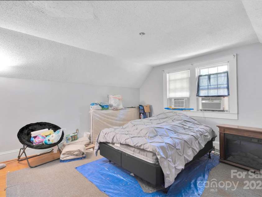 409 Gold Street, Shelby, NC 28150.  MLS# CAR4295460, YatesRealty ID 3481. 