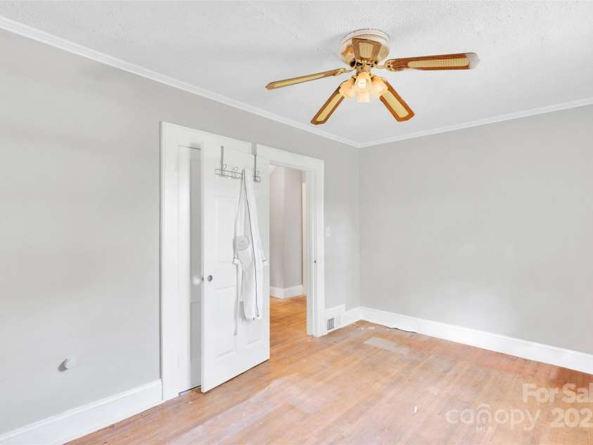 409 Gold Street, Shelby, NC 28150.  MLS# CAR4295460, YatesRealty ID 3481. 