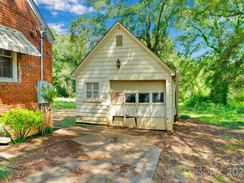 409 Gold Street, Shelby, NC 28150.  MLS# CAR4295460, YatesRealty ID 3481. Detached Garage 