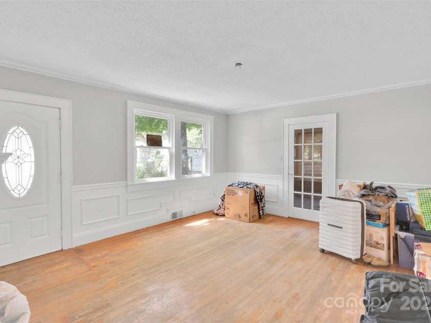 409 Gold Street, Shelby, NC 28150.  MLS# CAR4295460, YatesRealty ID 3481. Entrance