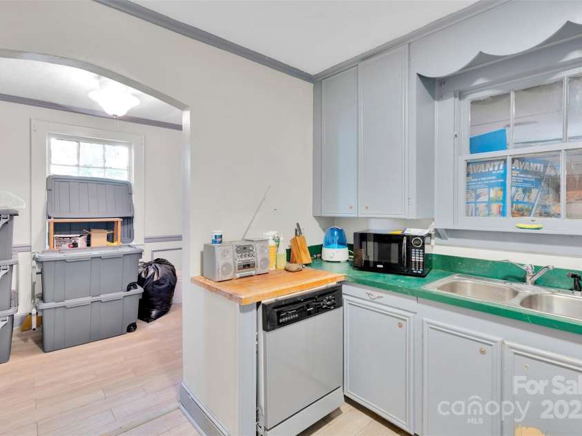 409 Gold Street, Shelby, NC 28150.  MLS# CAR4295460, YatesRealty ID 3481. Kitchen