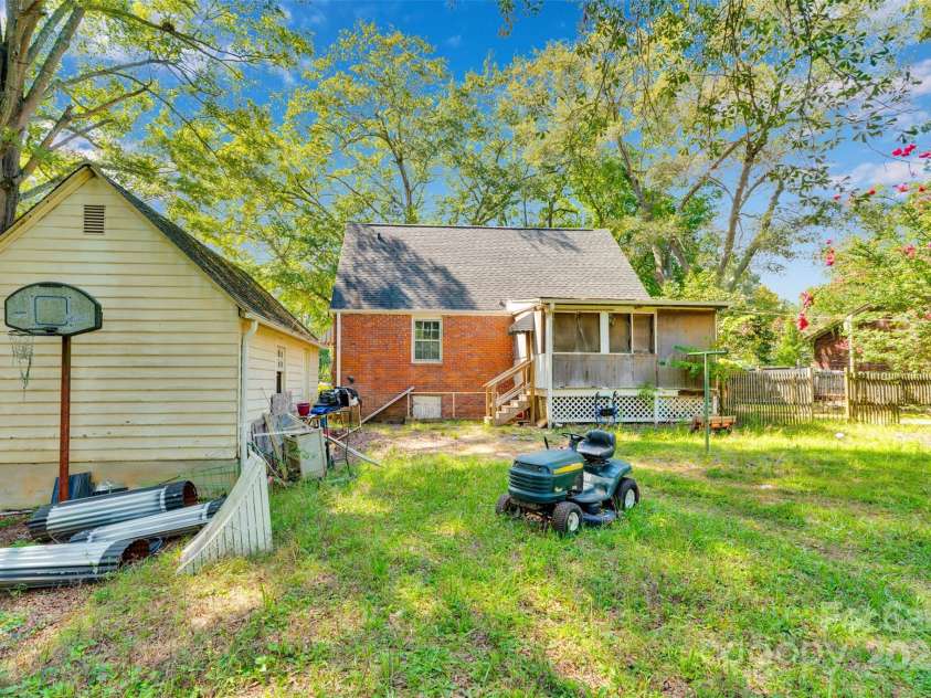 409 Gold Street, Shelby, NC 28150.  MLS# CAR4295460, YatesRealty ID 3481. Spacious Yard