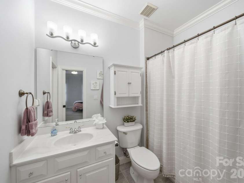 1802 Summit View Place, Marvin, NC 28173.  MLS# CAR4349894, YatesRealty ID 34810. Bedroom 5 private Bath