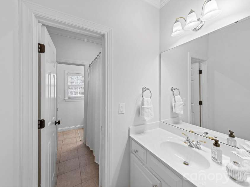 1802 Summit View Place, Marvin, NC 28173.  MLS# CAR4349894, YatesRealty ID 34810. Jack & Jill Bathroom for Bedroom 2 & 3