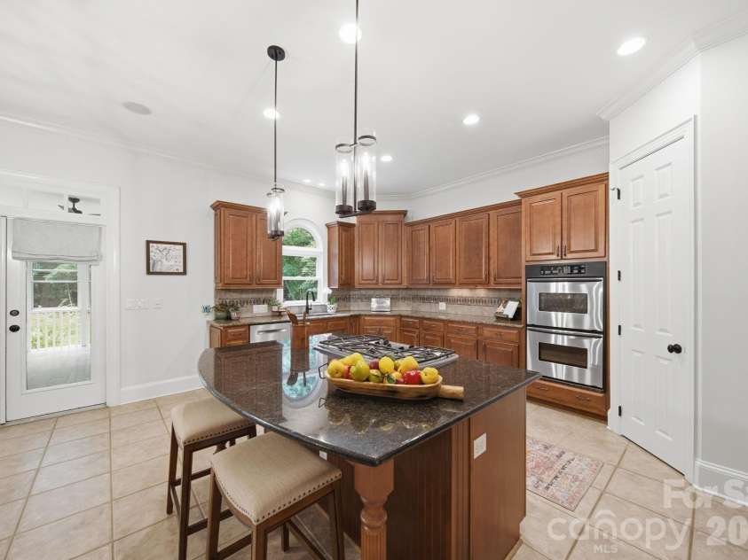 1802 Summit View Place, Marvin, NC 28173.  MLS# CAR4349894, YatesRealty ID 34810. Kitchen