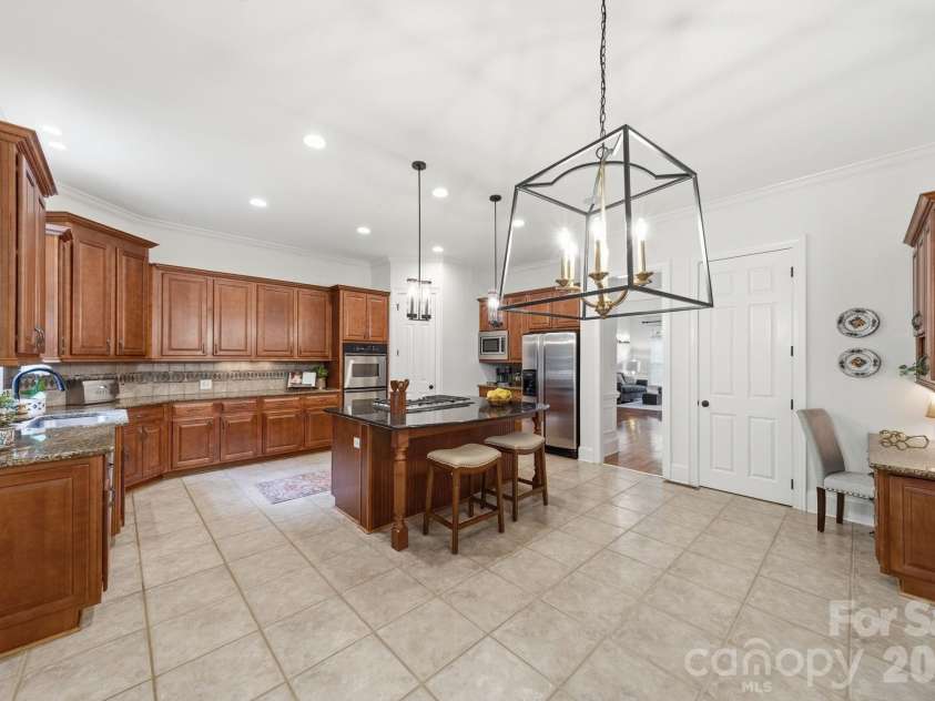 1802 Summit View Place, Marvin, NC 28173.  MLS# CAR4349894, YatesRealty ID 34810. Kitchen