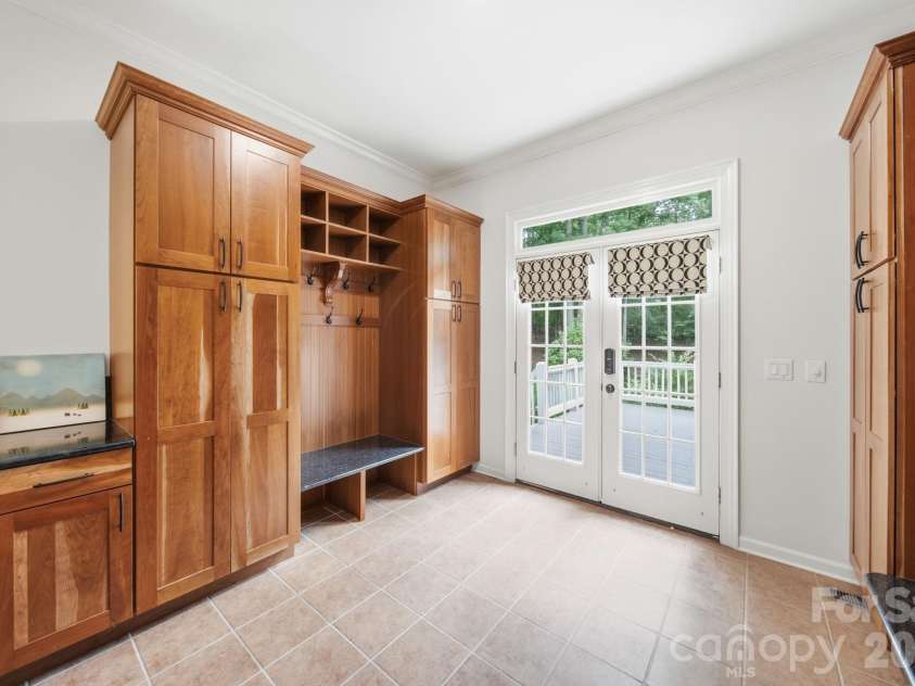 1802 Summit View Place, Marvin, NC 28173.  MLS# CAR4349894, YatesRealty ID 34810. Mudroom