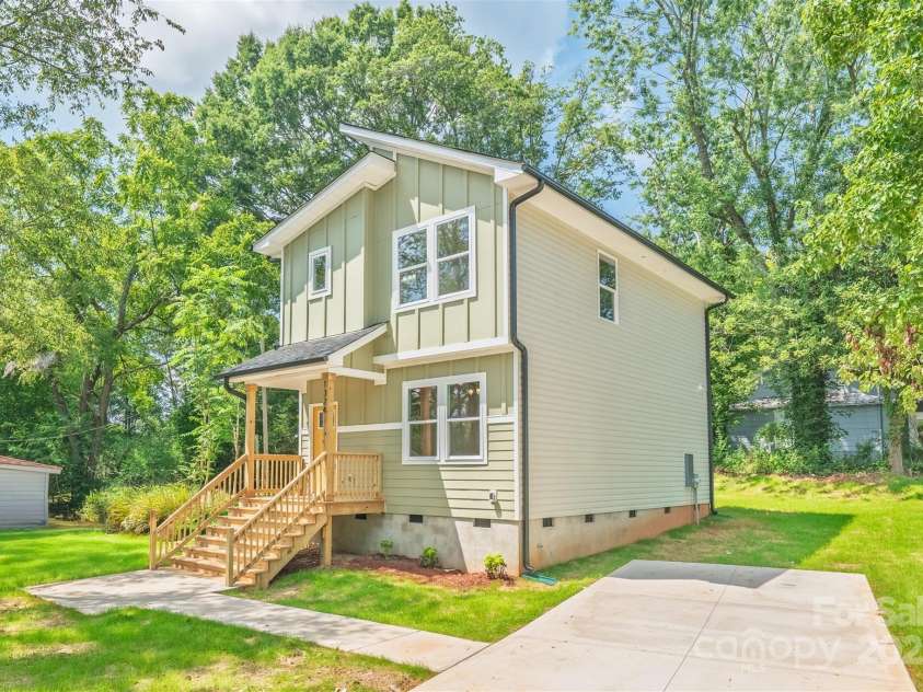 1324 Old Charlotte Road, Statesville, NC 28677.  MLS# CAR4293334, YatesRealty ID 34811. 