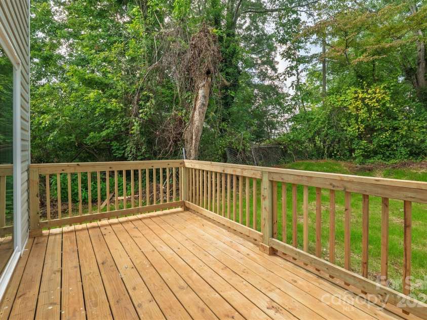 1324 Old Charlotte Road, Statesville, NC 28677.  MLS# CAR4293334, YatesRealty ID 34811. 