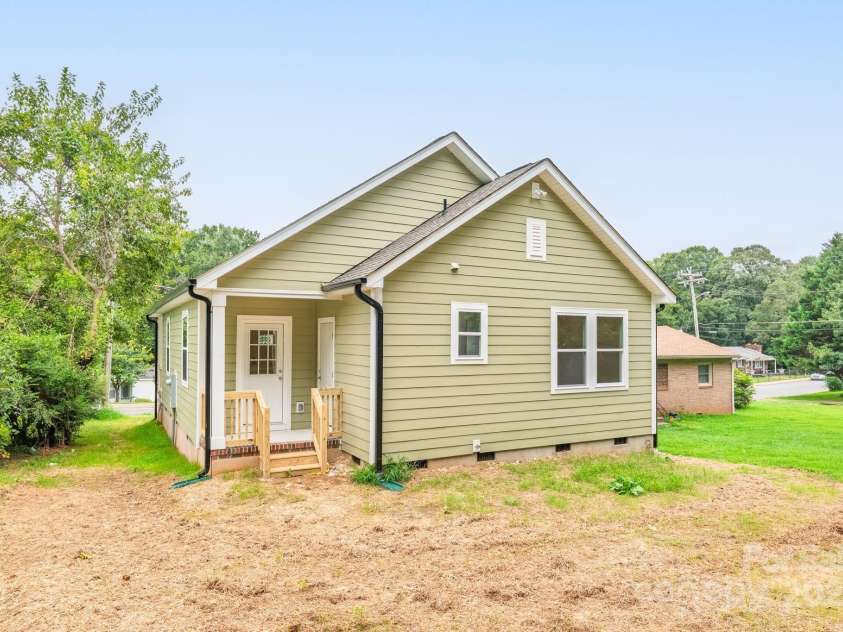 1118 Lerain Court, Statesville, NC 28677.  MLS# CAR4294392, YatesRealty ID 34812. 