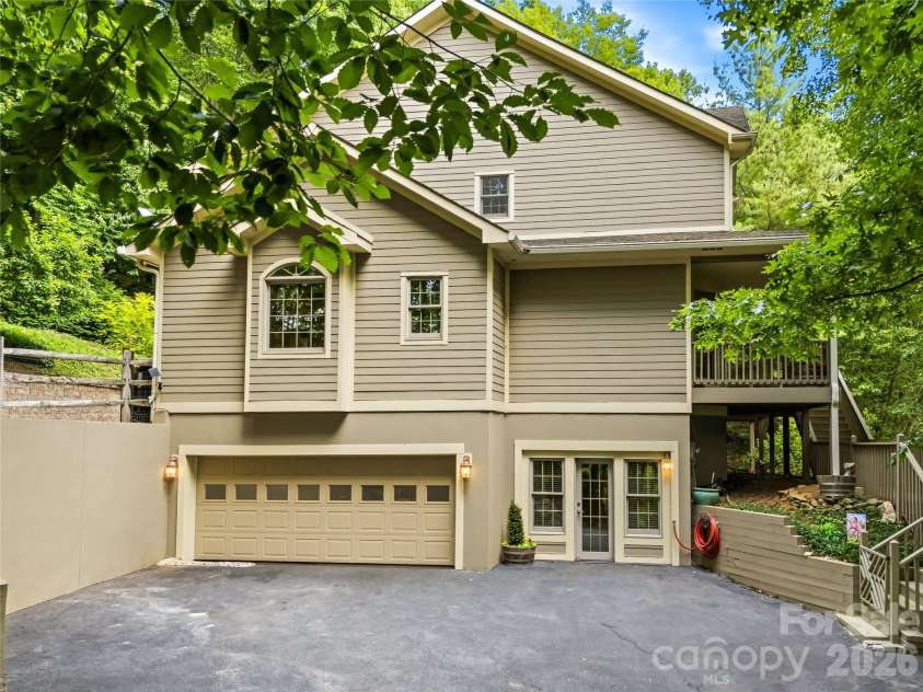 840 and 856 Stoney Stream Lane, Arden, NC 28704.  MLS# CAR4396084, YatesRealty ID 34812. 