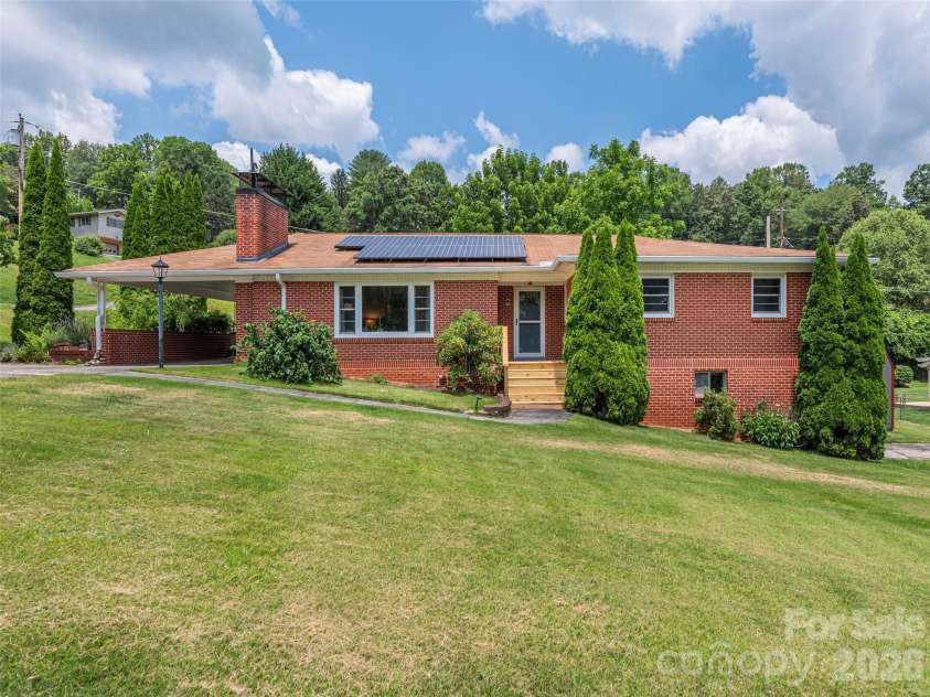 46 Flint Street, Waynesville, NC 28786.  MLS# CAR4399468, YatesRealty ID 34813. 
