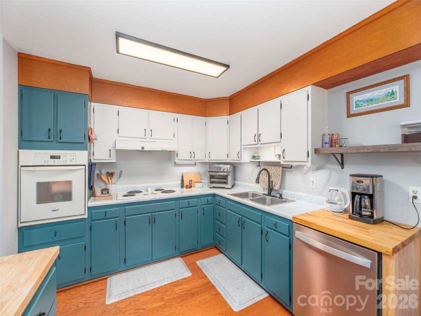 46 Flint Street, Waynesville, NC 28786.  MLS# CAR4399468, YatesRealty ID 34813. 