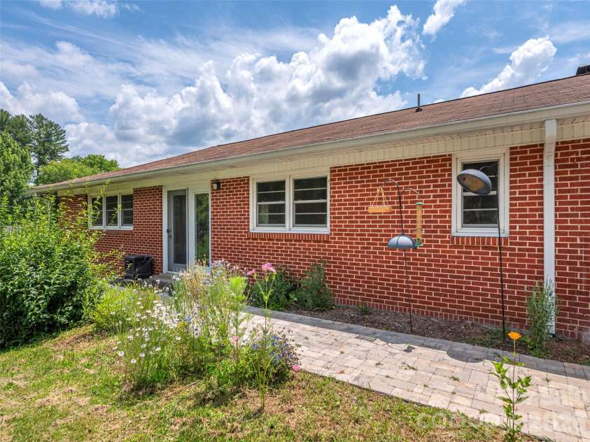 46 Flint Street, Waynesville, NC 28786.  MLS# CAR4399468, YatesRealty ID 34813. 