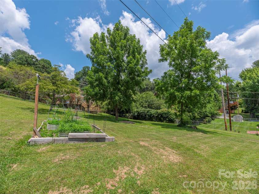 46 Flint Street, Waynesville, NC 28786.  MLS# CAR4399468, YatesRealty ID 34813. 