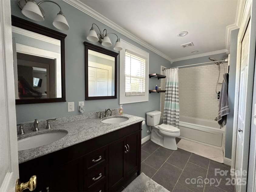 706 Sides Street, Rockwell, NC 28138.  MLS# CAR4283920, YatesRealty ID 34813. Full Bathroom