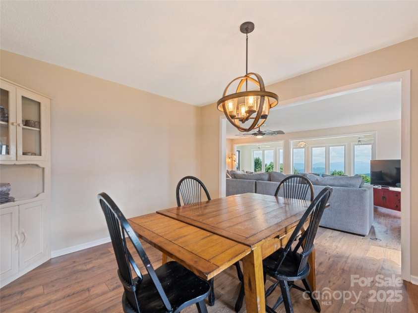 602 Fleetwood Plaza, Hendersonville, NC 28739.  MLS# CAR4294916, YatesRealty ID 34814. 