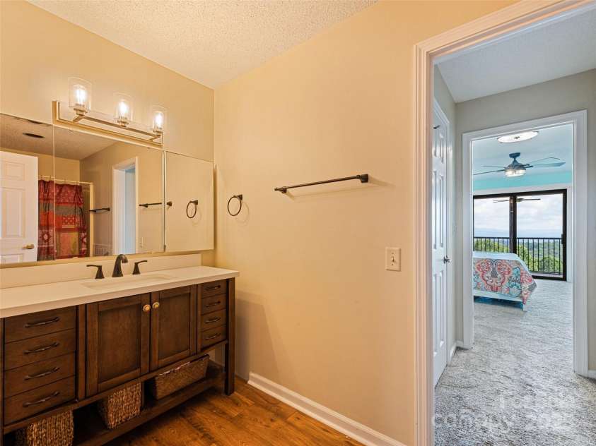 602 Fleetwood Plaza, Hendersonville, NC 28739.  MLS# CAR4294916, YatesRealty ID 34814. 