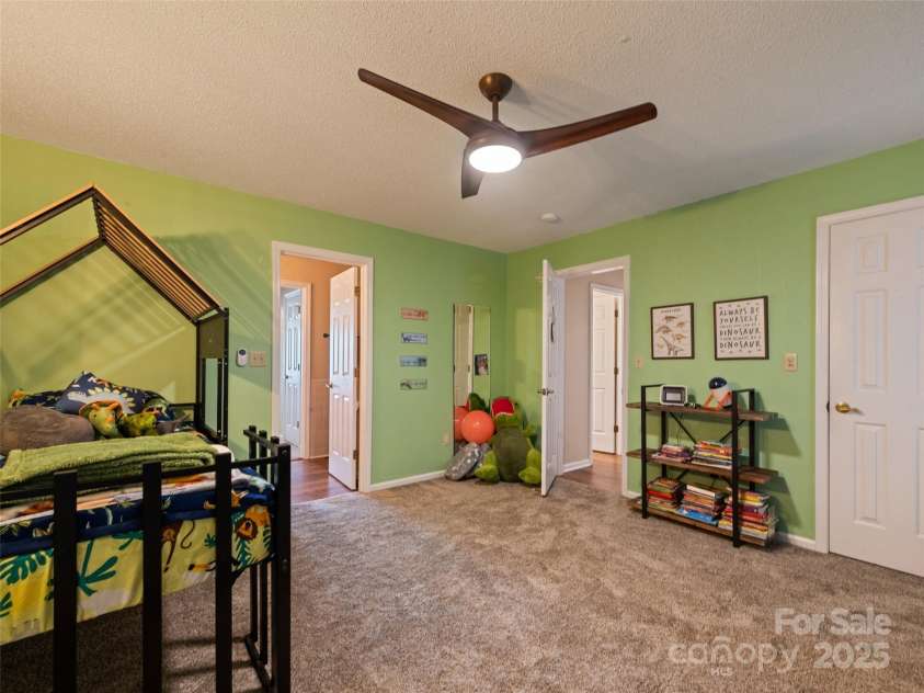 602 Fleetwood Plaza, Hendersonville, NC 28739.  MLS# CAR4294916, YatesRealty ID 34814. 