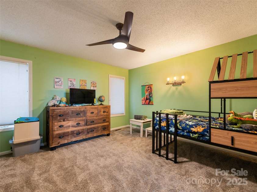 602 Fleetwood Plaza, Hendersonville, NC 28739.  MLS# CAR4294916, YatesRealty ID 34814. 