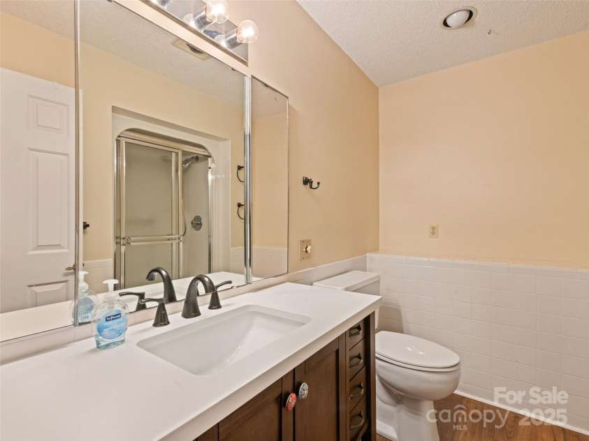 602 Fleetwood Plaza, Hendersonville, NC 28739.  MLS# CAR4294916, YatesRealty ID 34814. 