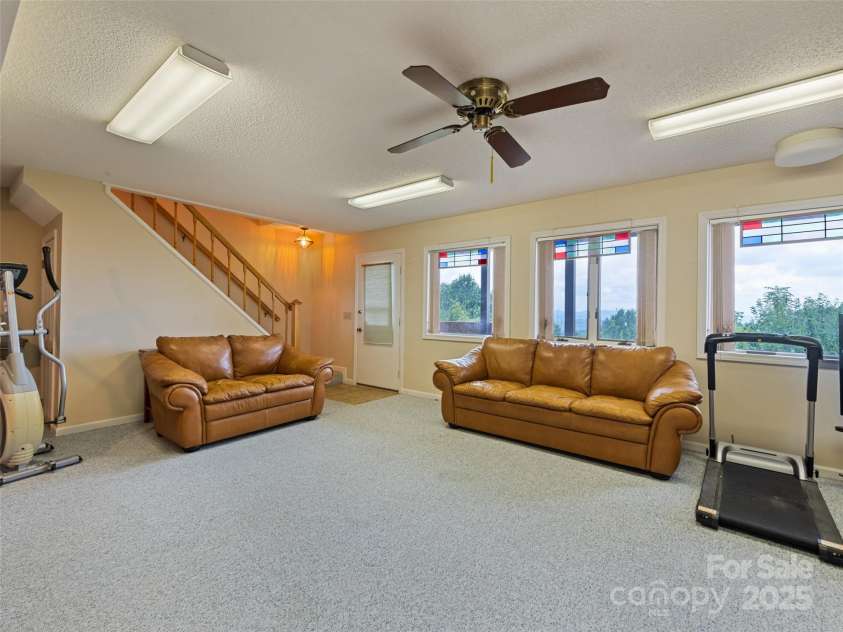 602 Fleetwood Plaza, Hendersonville, NC 28739.  MLS# CAR4294916, YatesRealty ID 34814. 