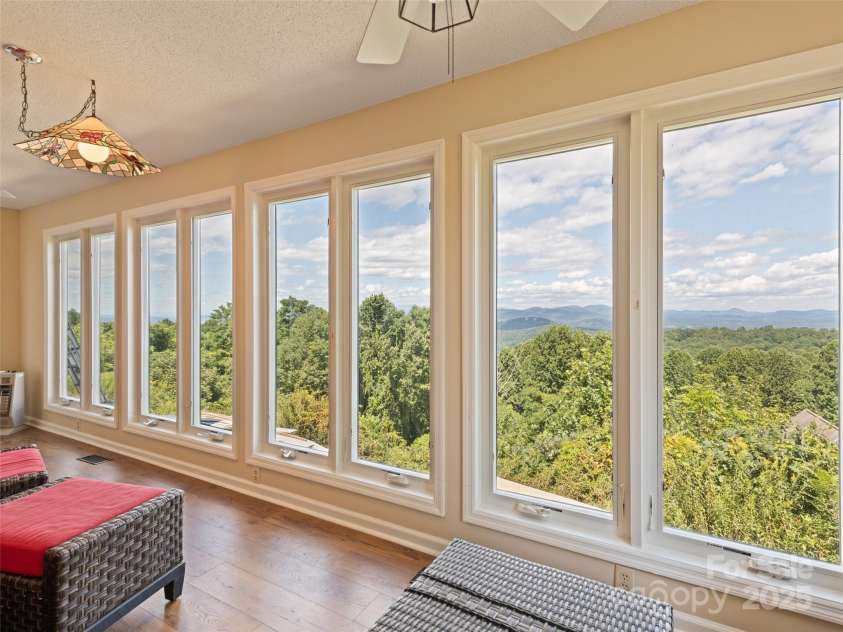 602 Fleetwood Plaza, Hendersonville, NC 28739.  MLS# CAR4294916, YatesRealty ID 34814. 