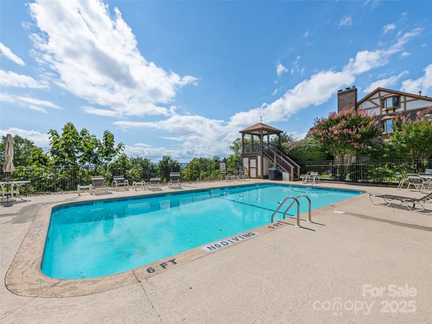 602 Fleetwood Plaza, Hendersonville, NC 28739.  MLS# CAR4294916, YatesRealty ID 34814. 