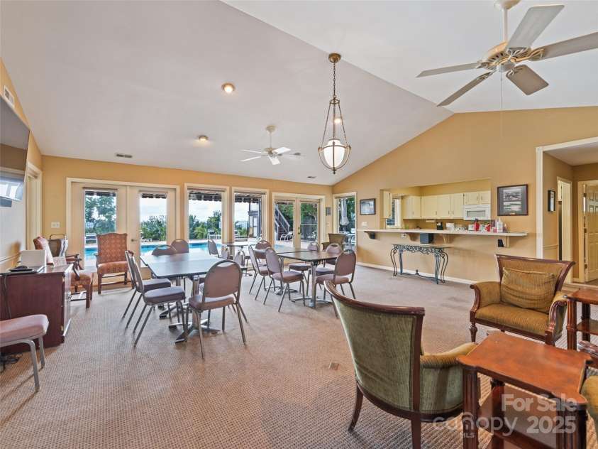 602 Fleetwood Plaza, Hendersonville, NC 28739.  MLS# CAR4294916, YatesRealty ID 34814. 