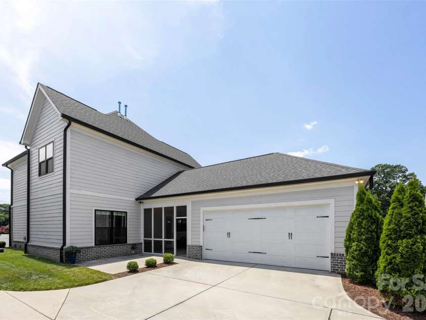 414 Main Street, Belmont, NC 28012.  MLS# CAR4398037, YatesRealty ID 34815. 