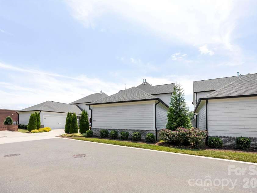 414 Main Street, Belmont, NC 28012.  MLS# CAR4398037, YatesRealty ID 34815. 
