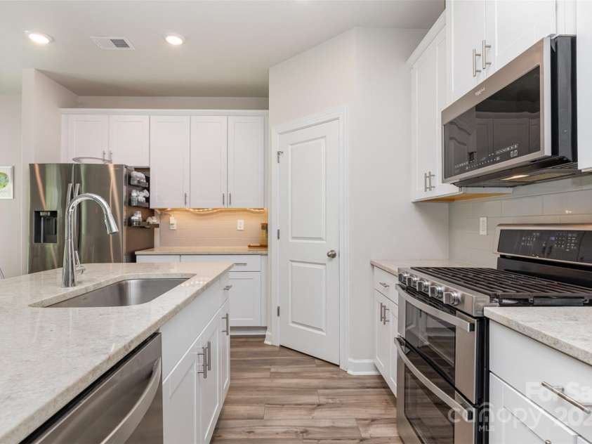 941 Rachel Anne Drive, Belmont, NC 28012.  MLS# CAR4259048, YatesRealty ID 34815. 