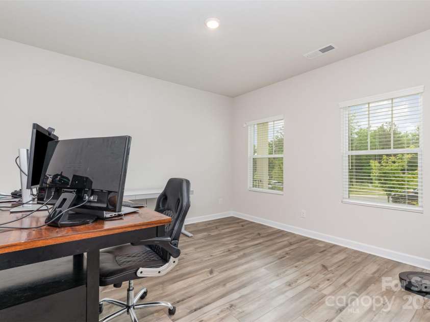 941 Rachel Anne Drive, Belmont, NC 28012.  MLS# CAR4259048, YatesRealty ID 34815. Flex space currently office