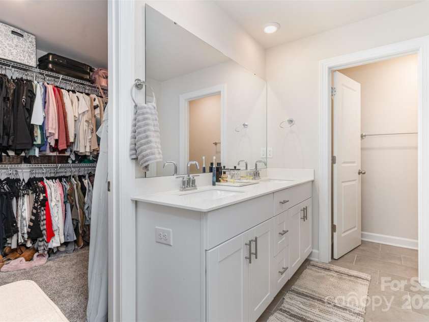 941 Rachel Anne Drive, Belmont, NC 28012.  MLS# CAR4259048, YatesRealty ID 34815. Large walk in closet