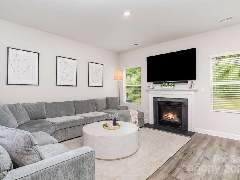 941 Rachel Anne Drive, Belmont, NC 28012.  MLS# CAR4259048, YatesRealty ID 34815. Living room