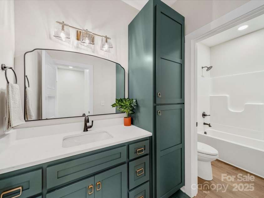 110 Rupard Road, Statesville, NC 28625.  MLS# CAR4232125, YatesRealty ID 34816. Bathroom