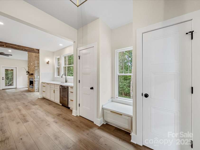 110 Rupard Road, Statesville, NC 28625.  MLS# CAR4232125, YatesRealty ID 34816. Entry way