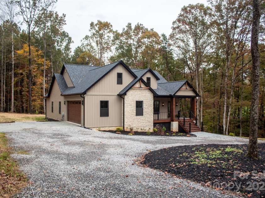 110 Rupard Road, Statesville, NC 28625.  MLS# CAR4232125, YatesRealty ID 34816. Garage side