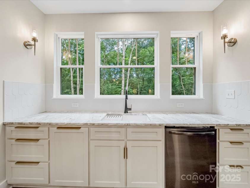 110 Rupard Road, Statesville, NC 28625.  MLS# CAR4232125, YatesRealty ID 34816. Kitchen overlooking creek