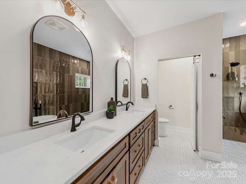 110 Rupard Road, Statesville, NC 28625.  MLS# CAR4232125, YatesRealty ID 34816. Primary bathroom