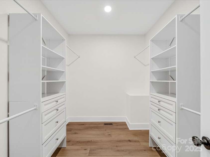 110 Rupard Road, Statesville, NC 28625.  MLS# CAR4232125, YatesRealty ID 34816. Primary closet