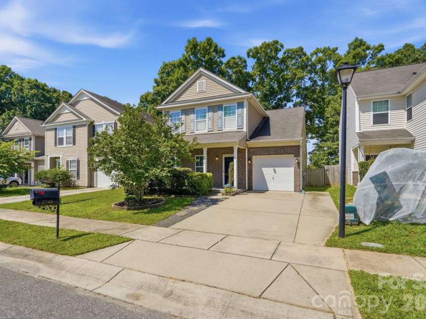 2740 Bramble Ridge Court, Charlotte, NC 28215.  MLS# CAR4398048, YatesRealty ID 34816. 