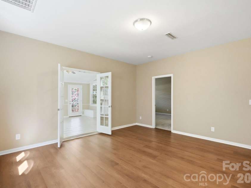 2740 Bramble Ridge Court, Charlotte, NC 28215.  MLS# CAR4398048, YatesRealty ID 34816. 