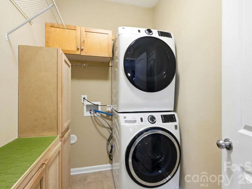 2740 Bramble Ridge Court, Charlotte, NC 28215.  MLS# CAR4398048, YatesRealty ID 34816. 