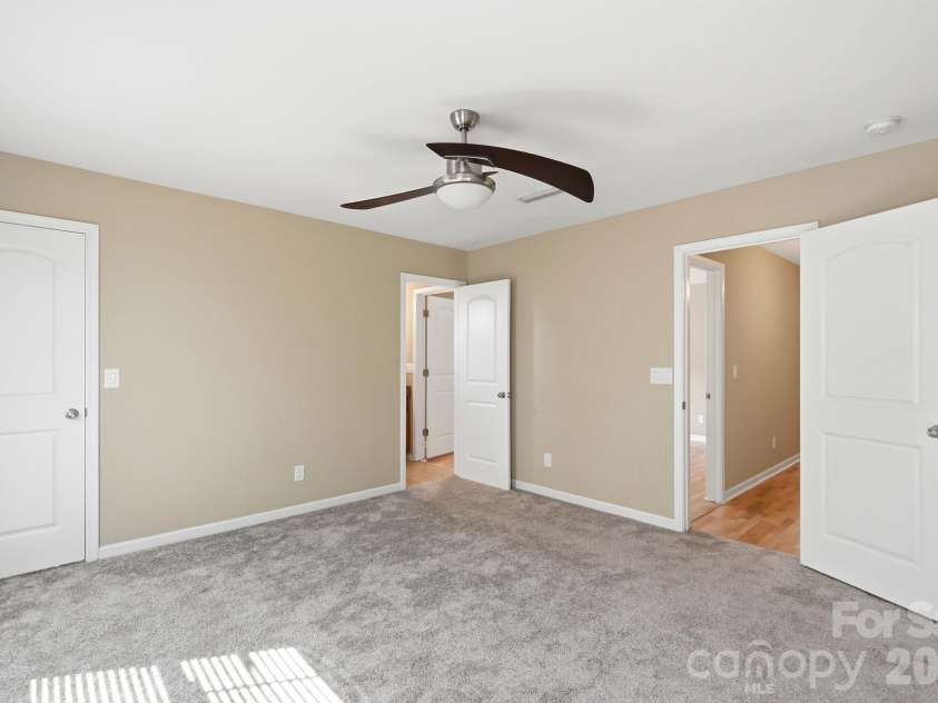 2740 Bramble Ridge Court, Charlotte, NC 28215.  MLS# CAR4398048, YatesRealty ID 34816. 