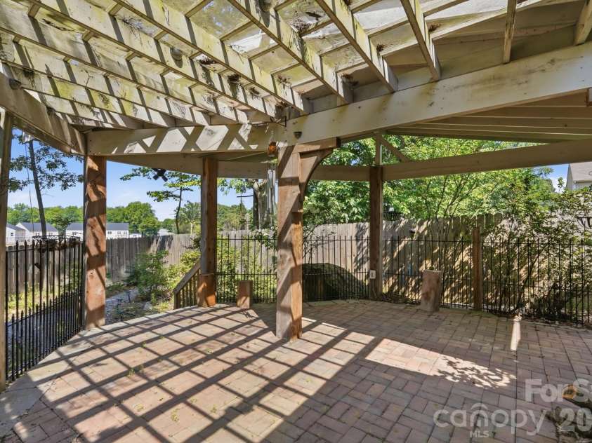 2740 Bramble Ridge Court, Charlotte, NC 28215.  MLS# CAR4398048, YatesRealty ID 34816. 